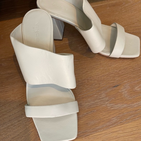 Vince Nessia Block Heel Leather Sandal - Picture 5 of 9